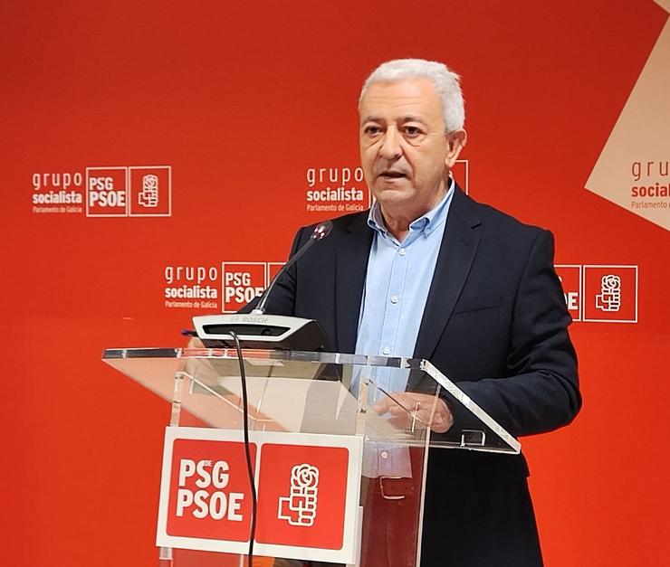 O portavoz parlamentario do PSdeG, Luis Álvarez, en rolda de prensa.. PSDEG 