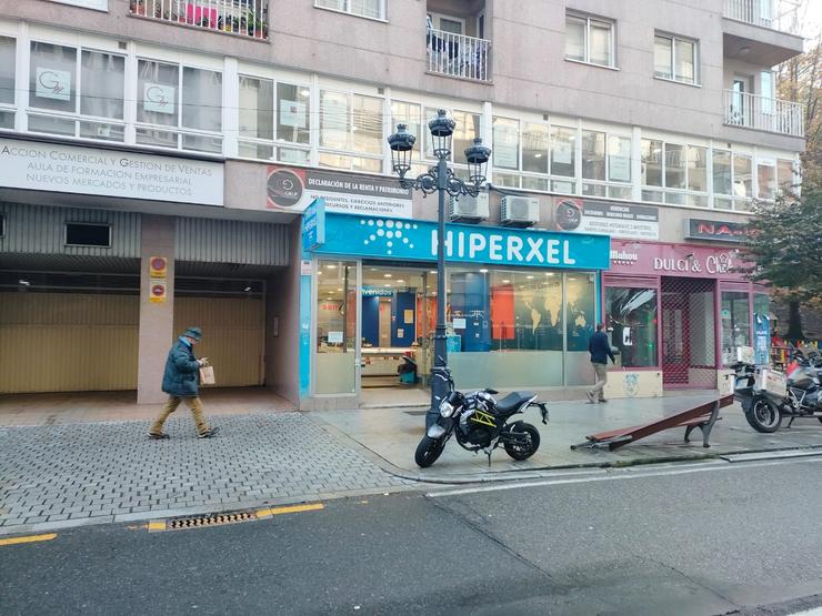 Establecemento de Hiperxel situado na cidade de Vigo / Rodrigo Paz