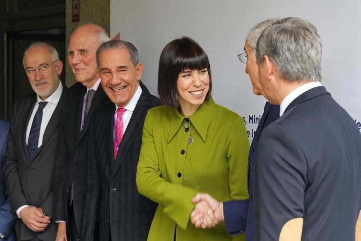 Tenente alcalde de Santiago, Sindo Guinarte; Secretario Iberoamericano, Marcos Pinta;  ministro de Ciencia de República Dominicana, Franklin García; ministra de Ciencia, Diana Morant; vicepresidente de Xunta, Francisco Conde e  delegado Goberno,  José Miñones / Álvaro Ballesteros - Europa Press 