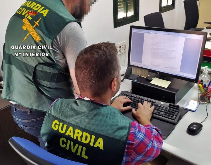 Dous axentes da Garda Civil.. GARDA CIVIL / Europa Press
