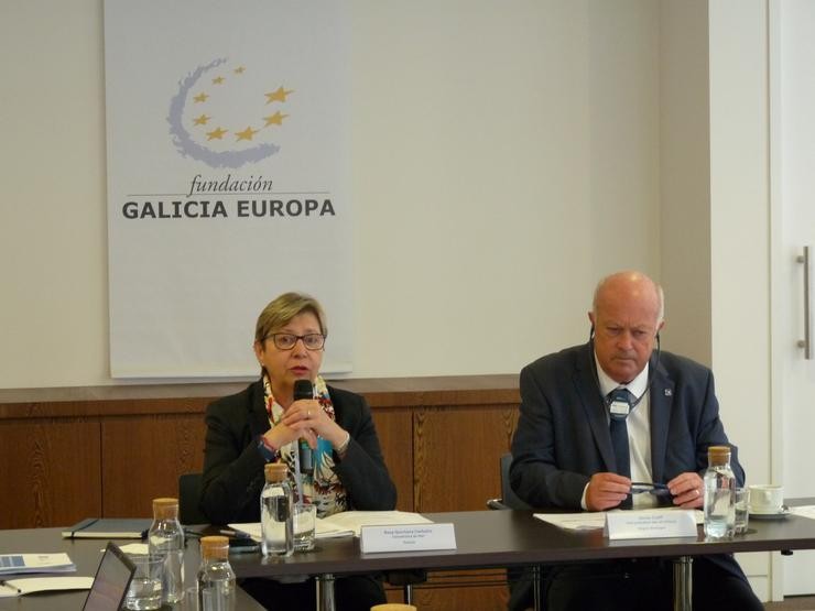A conselleira do Mar, Rosa Quintana, xunto ao vicepresidente de Mar e Litoral do Consello Rexional da Bretaña francesa, Daniel Cueff, nun encontro en Bruxelas / Xunta de Galicia.