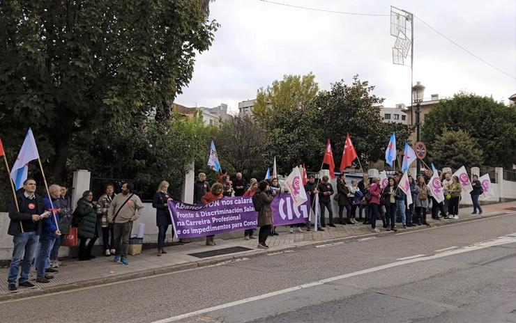 Decenas de traballadores do sector financeiro protestan en Vigo por unha actualización salarial e o dereito a conciliar. CIG / Europa Press