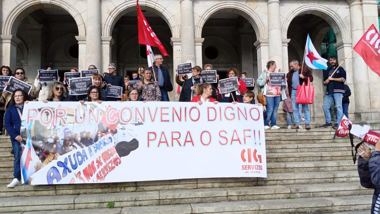 Concentración do servizo de axuda no fogar en Ferrol. CIG / Europa Press