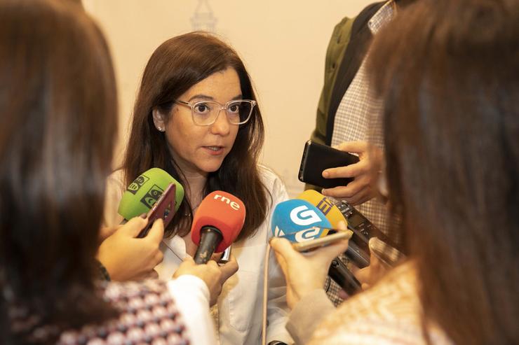 A alcaldesa da Coruña, Inés Rey, ofrece declaracións aos medios de comunicación / Andy Pérez