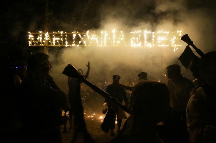 Arquivo - Un grupo de persoas celebra a chegada da Maruxaina á Praia do Torno nas festas da Maruxaina, a 14 de agosto de 2022, en Cervo, Lugo, Galicia.. Carlos Castro - Europa Press - Arquivo / Europa Press