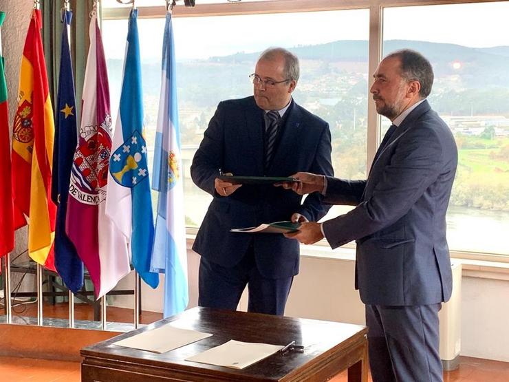 O conselleiro de Sanidade, Julio García Comesaña, este mércores durante a firma dun Memorando de entendemento entre o Instituto Nacional de Emerxencia Médica e a Consellería de Sanidade 
