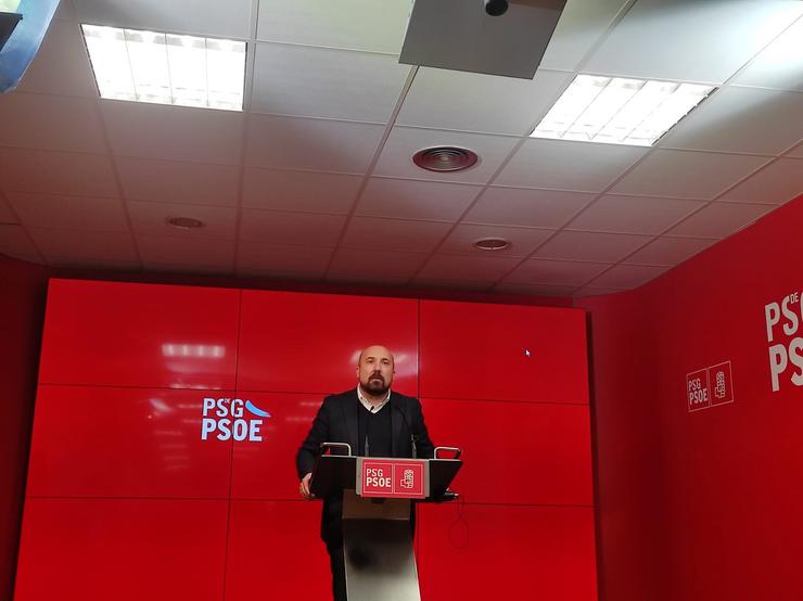 O secretario de Organización do PSdeG, José Manuel Lage, este xoves na sede dos socialistas en Santiago. 