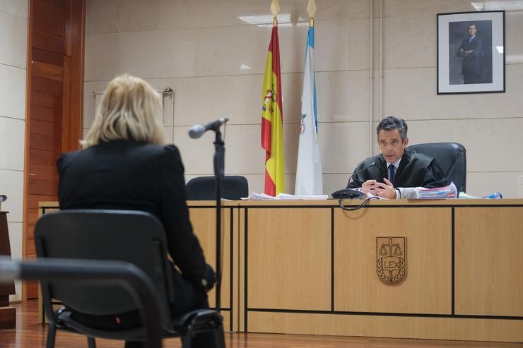 A acusada polo dobre accidente mortal de Palmeira fronte ao xuíz Anxo Pantin na Audiencia Provincial / César Arxina