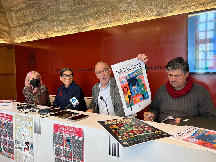 O concelleiro de Festas e Turismo, Sindo Guinarte, e a concelleira de Centros Socioculturais e Acción Cultural, Mercedes Rosón, presentan o programa de Nadal. CONCELLO DE SANTIAGO / Europa Press