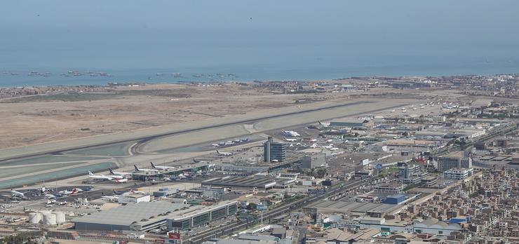 Aeroporto de Lima, en Perú / Ministerio de Defensa do Perú - Wikimedia.