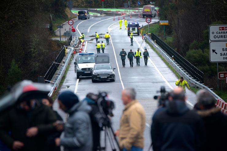 Un equipo especializado da Garda Civil participa na reconstrución do accidente do autobús sinistrado no río Lérez, a 28 de decembro de 2022, en Cerdedo-Cotobade, Pontevedra, Galicia (España). O equipo especial da Garda Civil de Mérid. Gustavo da Paz - Europa Press / Europa Press