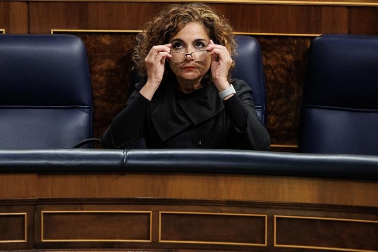 A ministra de Facenda e Función Pública, María Jesús Montero, durante unha sesión plenaria no Congreso dos Deputados, a 1 de decembro de 2022, en Madrid (España).. Alejandro Martínez Vélez - Europa Press 