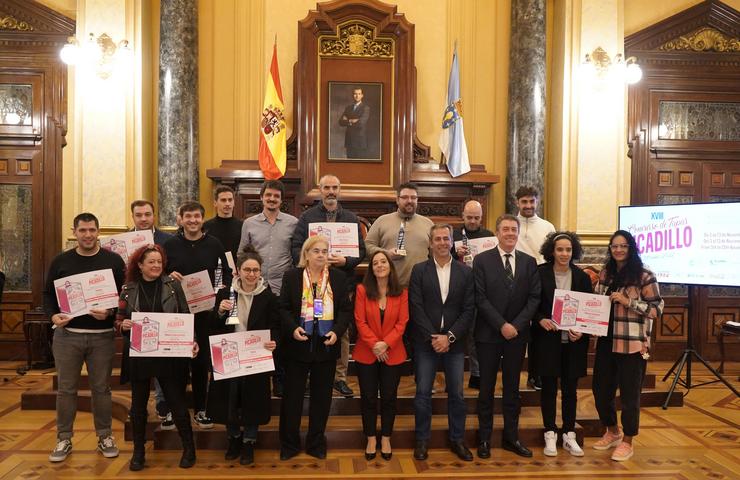 A alcaldesa da Coruña, Inés Rei; o concelleiro de Turismo, Juan Ignacio Borrego; a neta de Picado Carmen Fernández-Gago Puga; e as relacións públicas de Fillos de Rivera, Sergio Casteláns; xunto aos premiados. CONCELLO A Coruña 