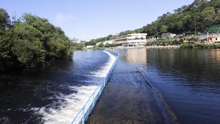 Río miño ao seu paso pola cidade de Lugo / Google Maps.