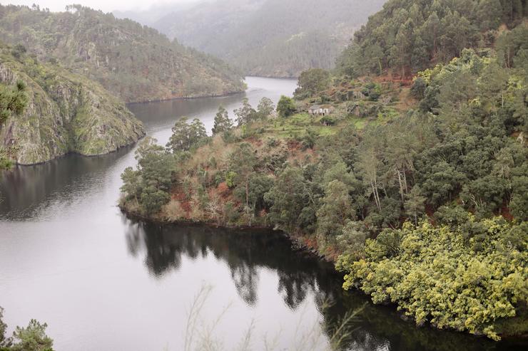 Vista xeral do río que pasa pola aldea de San Xiao, situada na Ribeira Sacra / Arquivo E.P.