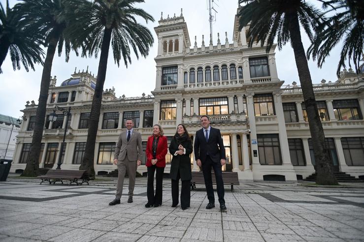 O delegado do Goberno en Galicia, José Miñones; a vicepresidenta primeira e ministra de Asuntos Económicos e Transformación Dixital, Nadia Calviño; a alcaldesa da Coruña, Inés Rey; e o presidente da Deputación da Coruña, Valentín Gónzalez Formoso / M. Dylan / Europa Press