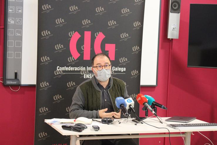 Xesús Bermello , de CIG ensino, en rolda de prensa. CIG / Europa Press