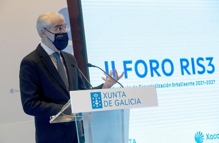 O vicepresidente segundo e conselleiro de Economía, Empresa e Innovación, Francisco Conde, clausura o II Foro RIS3, centrado no proceso de elaboración da nova Estratexia de Especialización Intelixente de Galicia (RIS3). CONCHI PAZ 