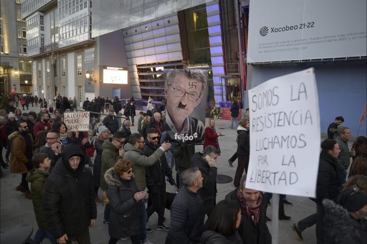 Manifestación convocada por Asociación A Reconquista, Asociación Avogados Eleuteria, e Asociación Europea de Cidadáns contra a Corrupción (AECC), desde Praza Galicia ata Praza María Pita, a 15 de xaneiro de 2022, na Coruña. M. Dylan - Europa Press 