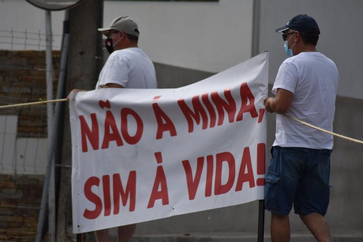 Colectivos portugueses contra a minaría 'destrutiva'. 