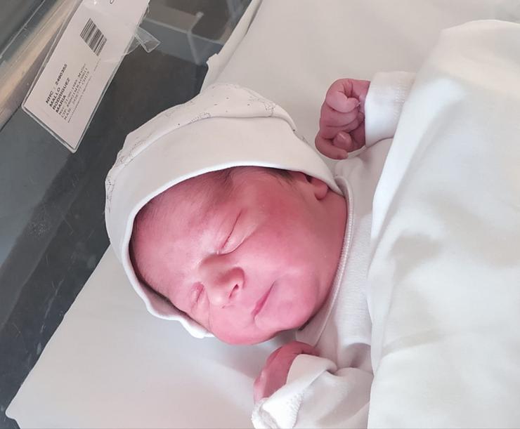 Iker, o primeiro bebé galego do 2022. SERGAS