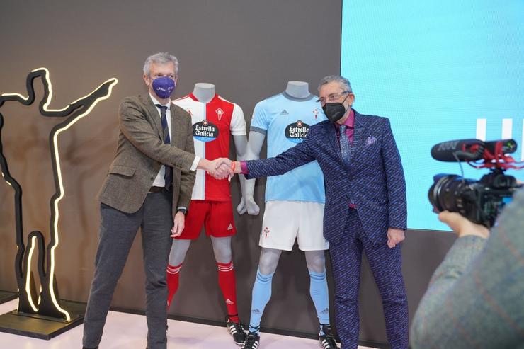 O vicepresidente da Xunta, Alfonso Rueda, e o presidente do Celta de Vigo, Carlos Mouriño, en Fitur. XUNTA