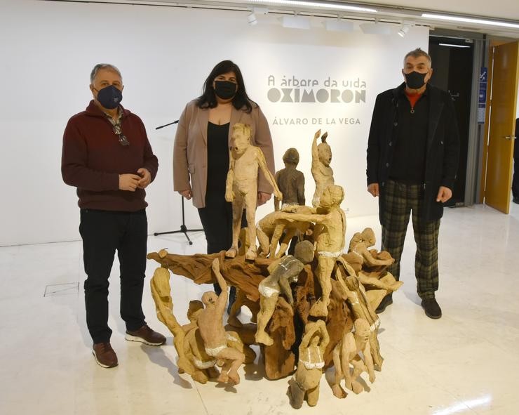 Álvaro de la Vega exhibe na Deputación de Ourense un relato da vida cotiá a través de 375 figuras en madeira. DEPUTACIÓN DE OURENSE 