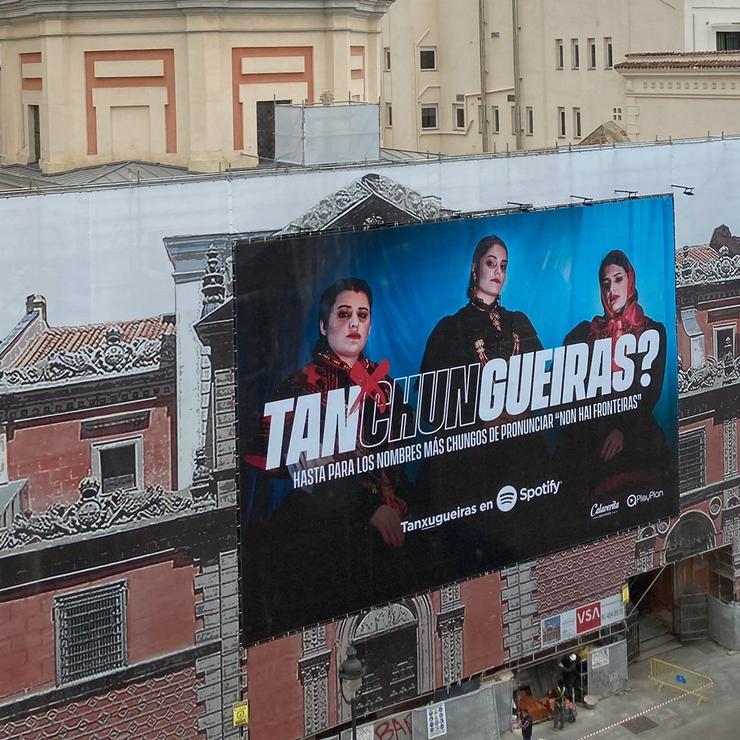 Cartaz das Tanxugueiras en pleno centro de Madrid / @Diego_BGrx