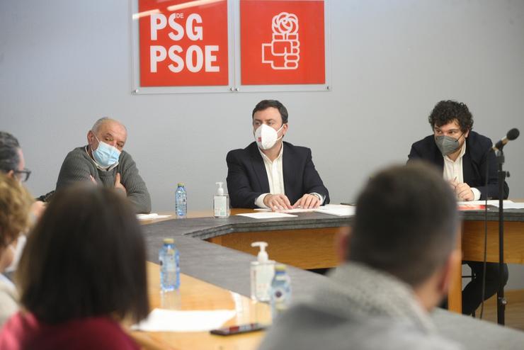 O secretario xeral do PSdeG, Valentín González Formoso, reúnese con colectivos de médicos.. PSDEG