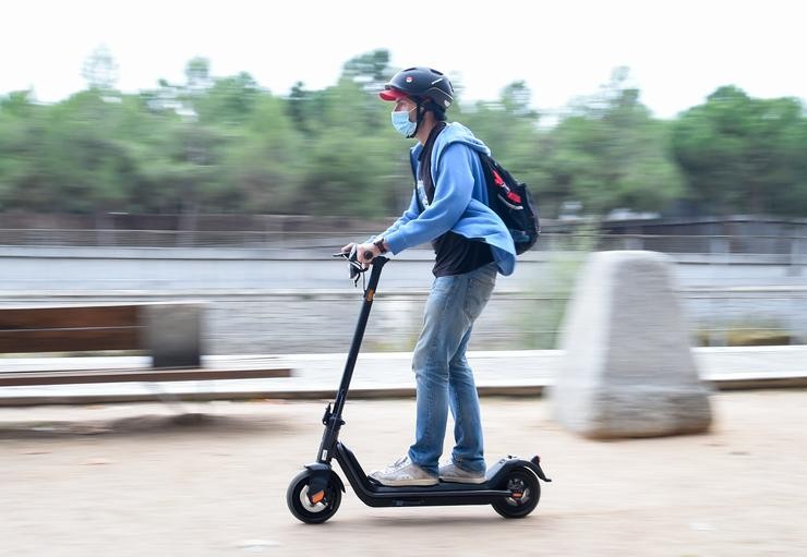 Arquivo - Usuario dun patinete eléctrico ou VMP (Vehículo de Moovilidad Persoal).. Gustavo Valente - Europa Press - Arquivo / Europa Press