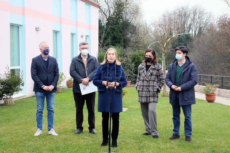 A vicepresidenta segunda do Congreso e vicesecretaria xeral do PP, Ana Pastor, e deputados e senadores populares visitan o Albergue de Peregrinos Virxe do Camiño de Pontevedra.. PP / Europa Press