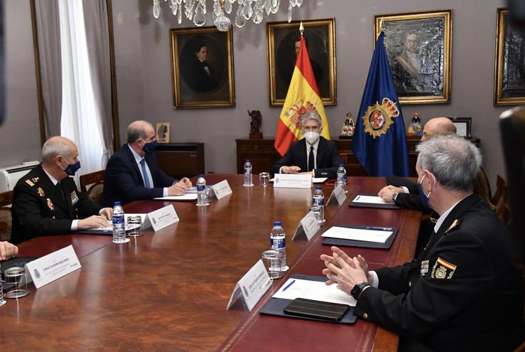 O ministro do Interior, Fernando Grande-Marlaska; o director xeral da Policía, Francisco Pardo Piqueras, e os responsables de formación e selección.. MINISTERIO DO INTERIOR / Europa Press