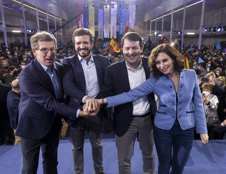 O presidente da Xunta de Galicia, Alberto Núñez Feijoo; o presidente do PP, Pablo Casado; o candidato do PP á presidencia de Castela e León, Alfonso Fernández Mañueco e a presidenta da Comunidade de Madrid, Isabel Díaz Ayuso /Claudia Alba - Europa Press.