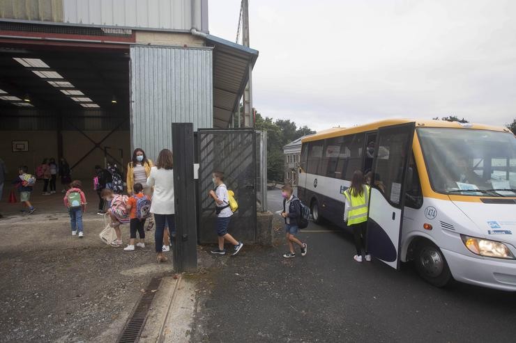 Arquivo - Varios nenos e nenas entran ao CEIP Manuel Mallo de Nadela (Lugo).. Carlos Castro - Europa Press - Arquivo / Europa Press