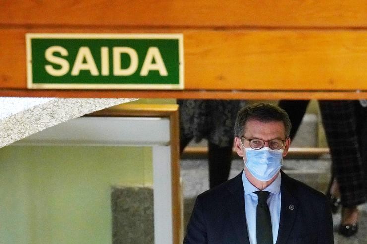 O presidente da Xunta de Galicia, Alberto Núñez Feijóo, á súa chegada a unha sesión de control no Parlamento de Galicia, a 23 de febreiro de 2022, en Santiago de Compostela / Álvaro Ballesteros - Europa Press.