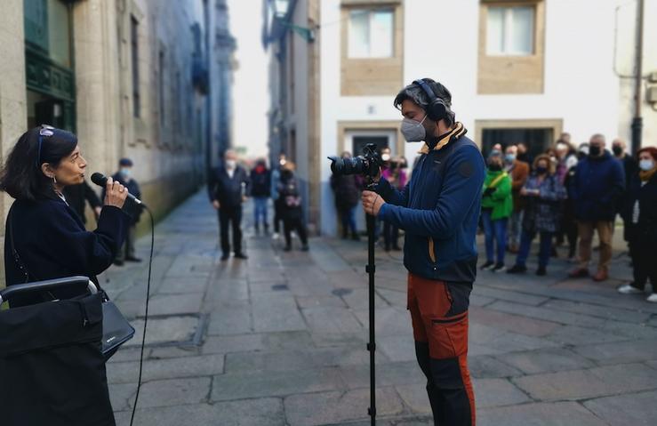 Un momento do roteiro da lingua celebrado pola AMEGA para celebrar o Día dos Medios en Galego 