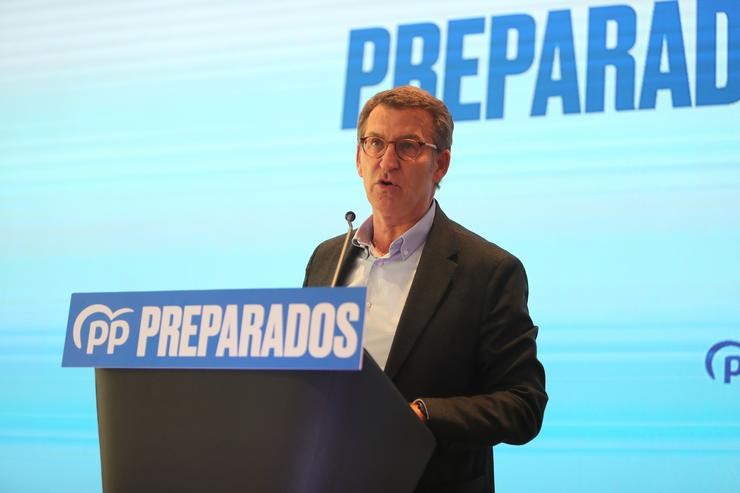 O presidente da Xunta de Galicia e precandidato á presidencia do PP nacional, Alberto Núñez Feijóo, intervén na celebración dun acto con afiliados, simpatizantes e cargos do PP de Baleares para presentar o seu proxecto de partido, no centr. Isaac Buj - Europa Press