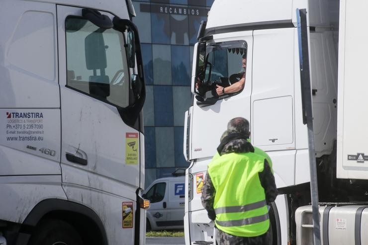 Un transportista participa nunha folga indefinida do transporte de mercadorías, no Polígono de Ou Ceao, a 14 de marzo de 2022, en Lugo, Pontevedra (España).. Carlos Castro - Europa Press / Europa Press