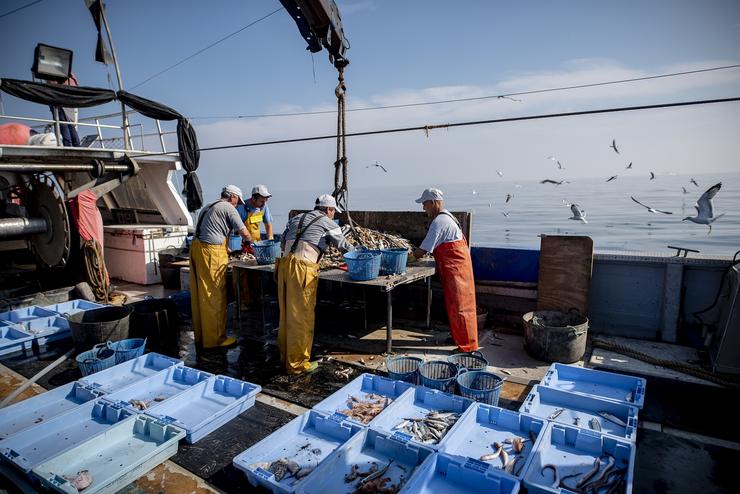 Arquivo - Uns 2.600 pescadores recolleron máis de 190.000 quilos de lixo dos fondos mariños españois en 2021, un 6% máis. UPCLYING THE OCEANS - Arquivo 