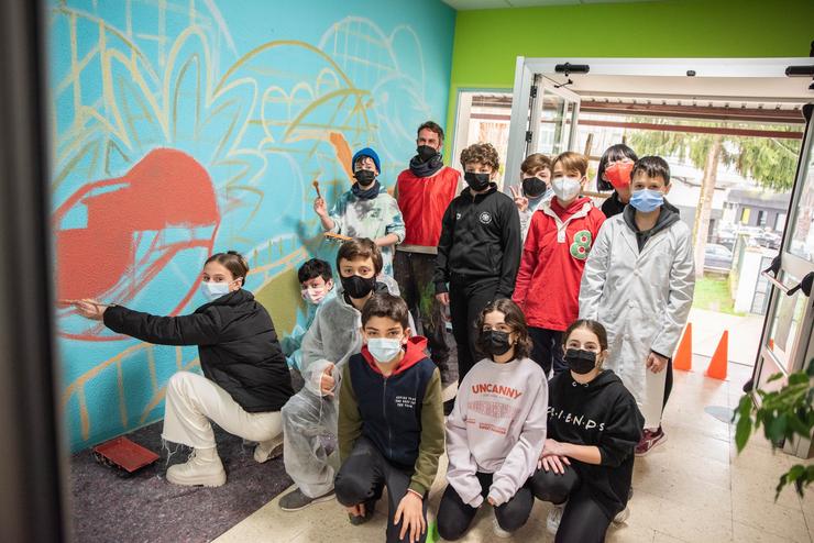 Arquivo - Alumnos de 6º  de Primaria do CEIP Rosalía de Castro de Lugo que participan na iniciativa 'Plantando árbores con pinceis', promovida por Afundación. AFUNDACIÓN - Arquivo 