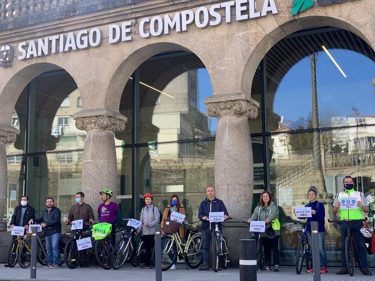 Unha decena de asociacións piden a Renfe en Galicia que elimine as dificultades para levar bicicletas nos trens. GREENPEACE / Europa Press