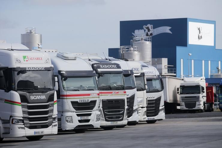 Varios camións parados na dársena de Transportes Rabadenses, unha das maiores empresas de transporte da provincia de Lugo. Carlos Castro - Europa Press / Europa Press