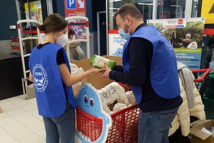 Banco de Alimentos nun supermercado da provincia de Pontevedra.. BANCO DE ALIMENTOS