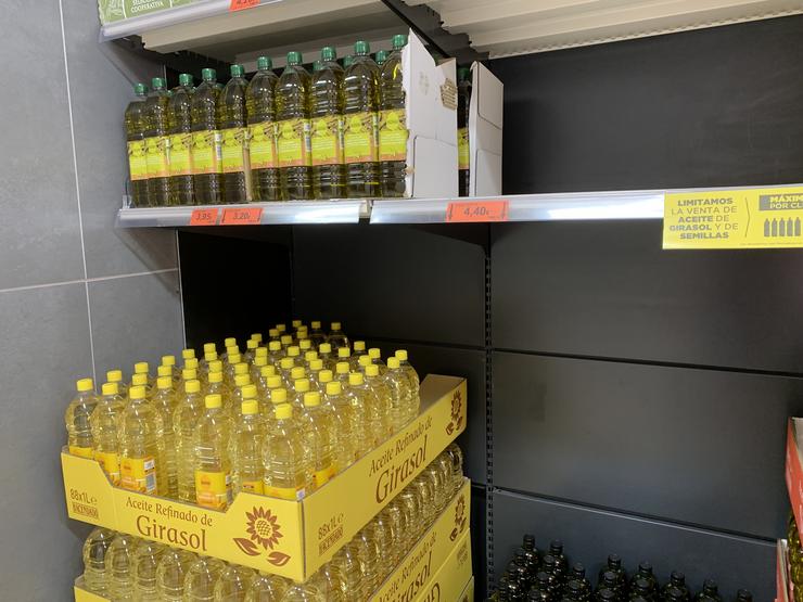 Venda de aceite en supermercado, limitación da venda de aceite de girasol nun supermercado / Europa Press