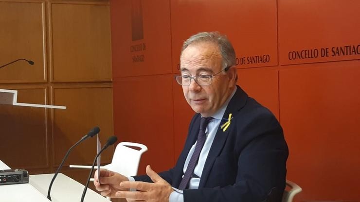 O alcalde de Santiago de Compostela, Xosé Sánchez Bugallo, durante a rolda de prensa deste venres no Pazo de Raxoi.. CONCELLO DE SANTIAGO DE COMPOSTELA / Europa Press