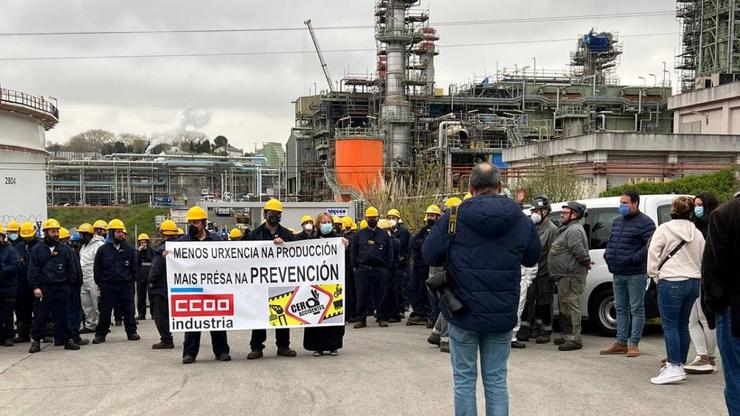 Concentración de CCOO diante da refinaría de Repsol na Coruña para esixir seguridade / CCOO 