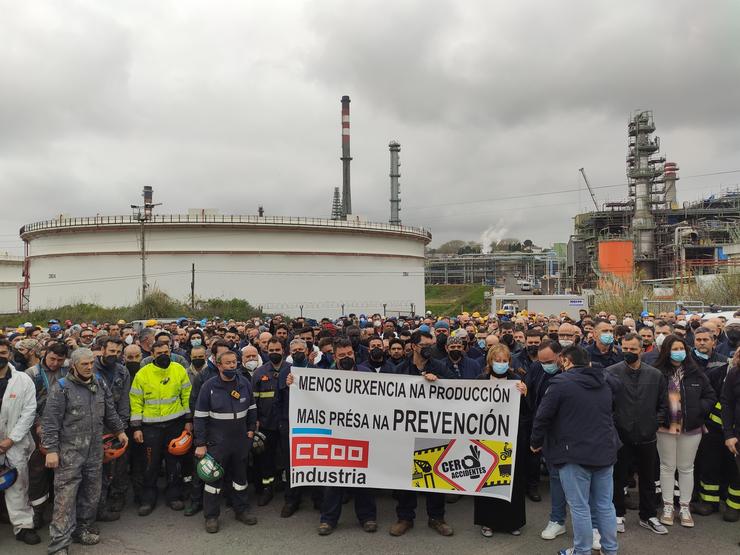 Concentración celebrada este martes ás portas da refinaría da Coruña polo sindicato CC. OO. / CC.OO.