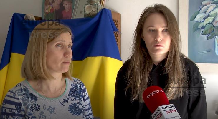 Natalia Afonina, ucraína residente na Coruña e Anna Chasnikova, refuxiada e acollida por Natalia / Europa Press. / Europa Press