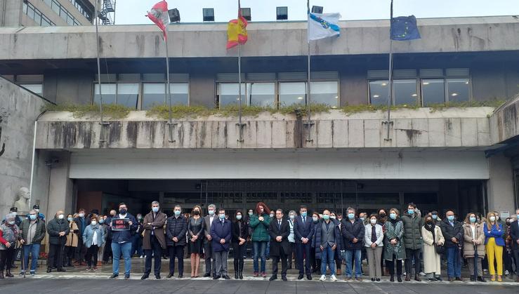 Concentración silencia en repulsa pola guerra en Ucraína, e en apoio ao pobo ucraíno, na Praza do Rei, en Vigo. / Europa Press