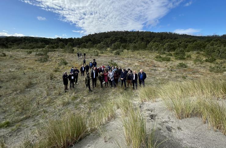 A conselleira de Medio Ambiente, Territorio e Vivenda, Anxos Vázquez, visita a duna de Morouzos, en Ortigueira (A Coruña).. XUNTA / Europa Press